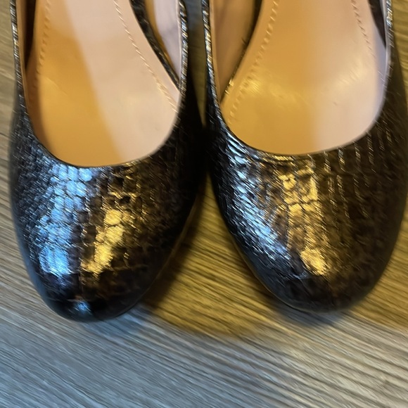 Vince Camuto Zelle Bronze Reptile Embossed Leather Platform Pumps - Picture 3 of 6